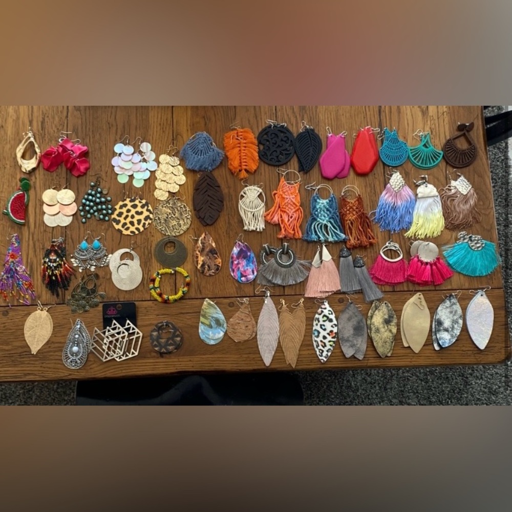 Large 95 piece Paparazzi Jewelry lot